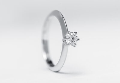 Alternative view of Anel Diamante